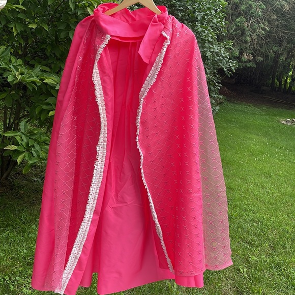 Vintage Handmade Cape - Picture 1 of 11